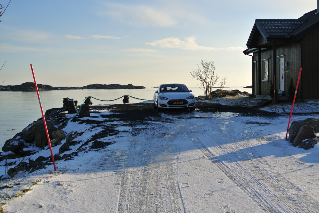 Model S next to house Lofoten